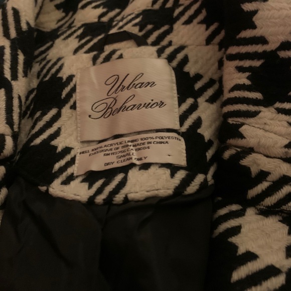 Urban behavior coat - Picture 2 of 3